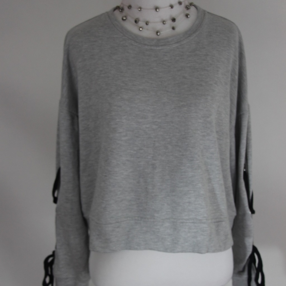 CUPIO Light Gray Round Neck Long Sleeve Crop Top
